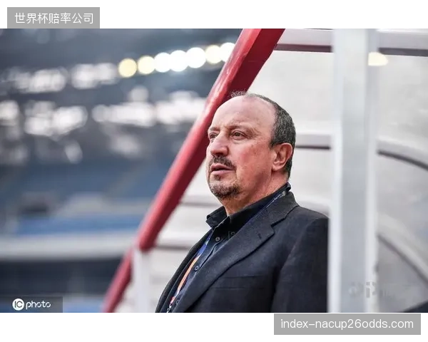 主教练需解决旅欧球员与本土球员的融合问题，以形成统一的攻防转换思路。